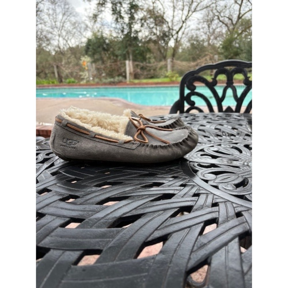 UGG Australia Dakota Grey Suede Shearling Lined Moccasin Slippers Size 10 - Picture 4 of 6